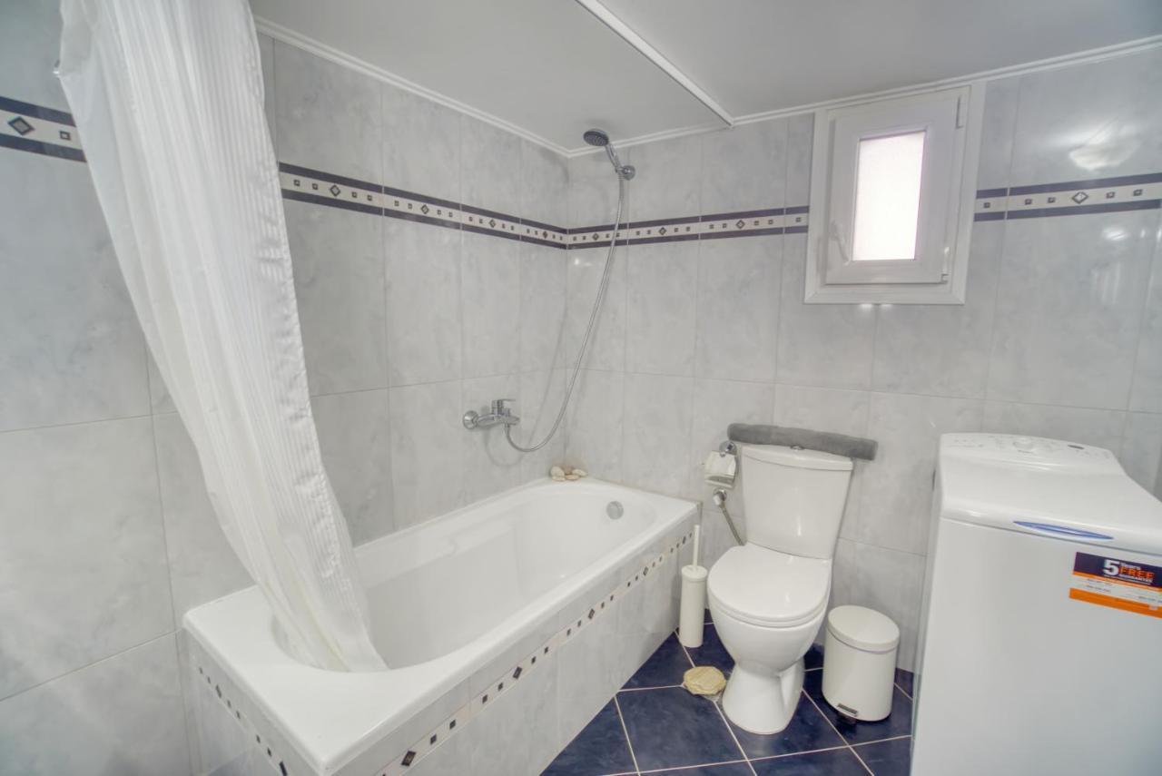 Stylish, Cozy 2-Bdr Flat In Andros Town By Explore Andros エクステリア 写真