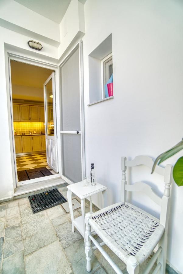 Stylish, Cozy 2-Bdr Flat In Andros Town By Explore Andros エクステリア 写真