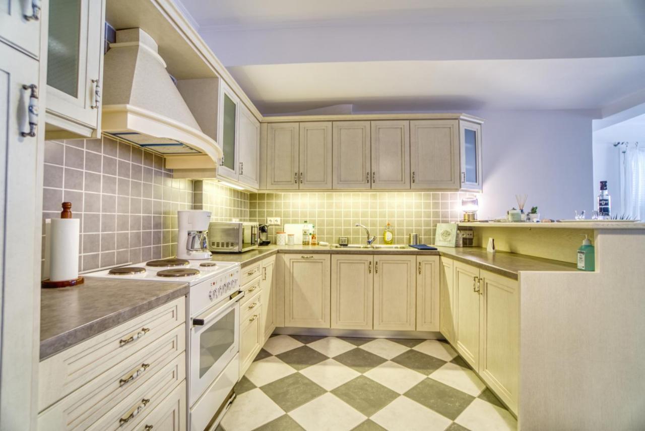 Stylish, Cozy 2-Bdr Flat In Andros Town By Explore Andros エクステリア 写真
